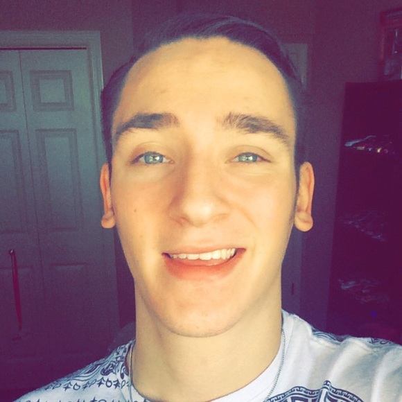 Profile Picture of Dustin Vance (@makavelivance) on Poshmark
