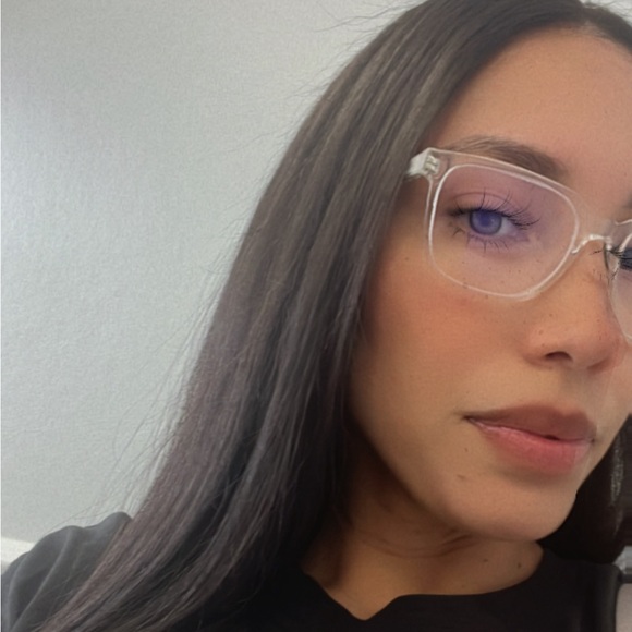 Profile Picture of Daniela Farfan (@danfg0325) on Poshmark