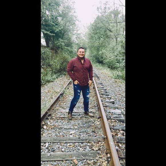 Profile Picture of Jared Hubbard (@jaredlhubb) on Poshmark