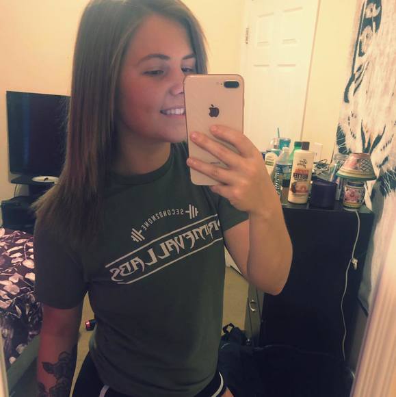 Profile Picture of Jenny Rohrscheib (@jennyrohrscheib) on Poshmark