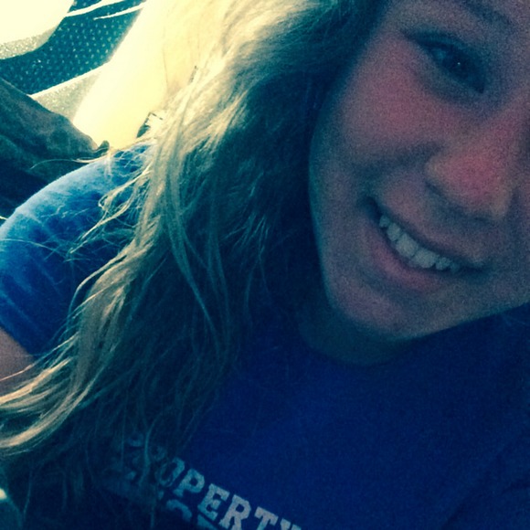 Profile Picture of Michelle Annette (@morra8143) on Poshmark