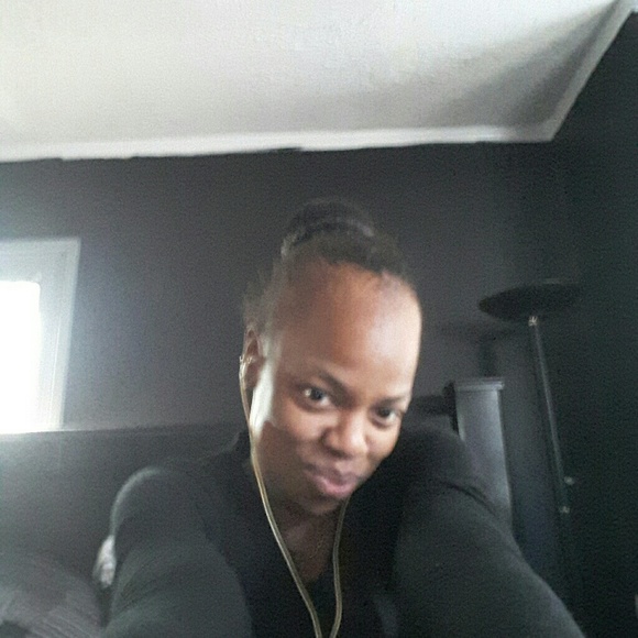 Profile Picture of Orlanda Austin-strong (@oauatins) on Poshmark