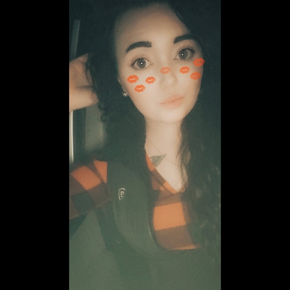 Profile Picture of Kimberly Mullins (@kam2792) on Poshmark