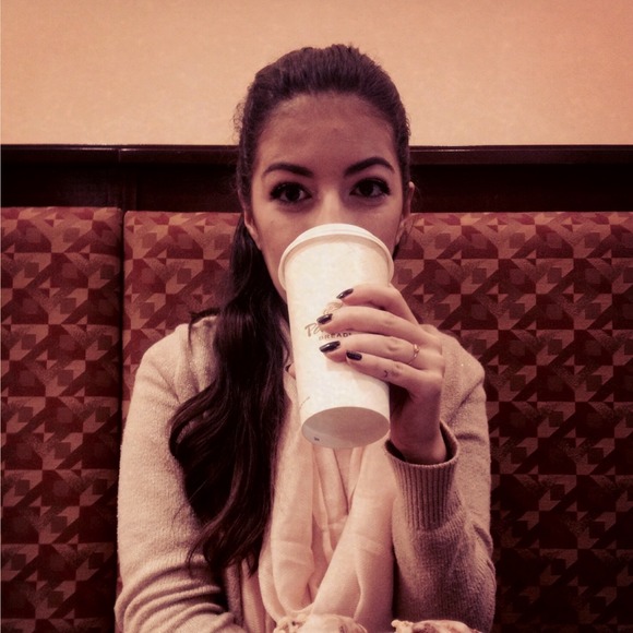 Profile Picture of Raquel Teixeira (@raquelteixeira) on Poshmark