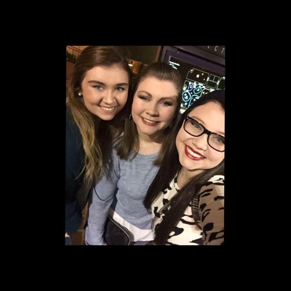 Profile Picture of Robin Pruett (@jaybird87) on Poshmark