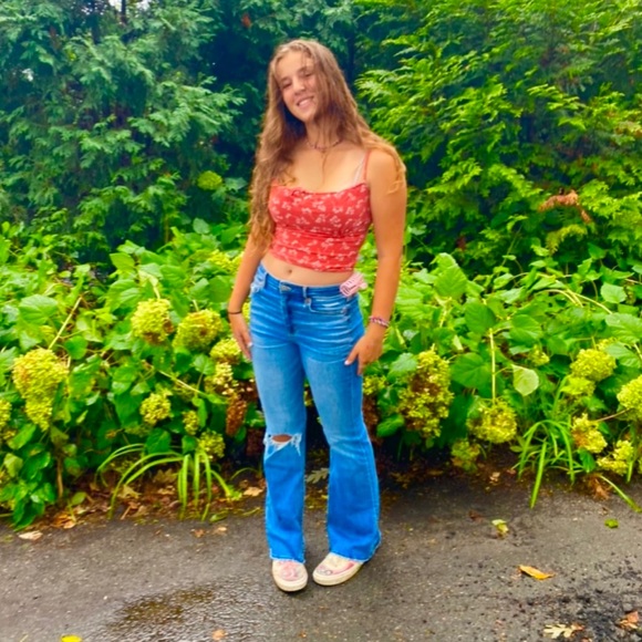 Profile Picture of Amelia Harmon (@ameliabedelia99) on Poshmark