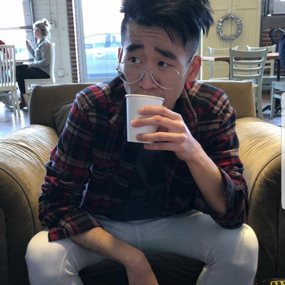 Profile Picture of Andrew Li (@andrew_li) on Poshmark