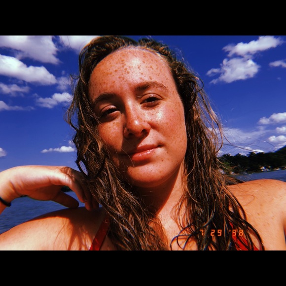 Profile Picture of Kate Schryver (@kateschryver) on Poshmark