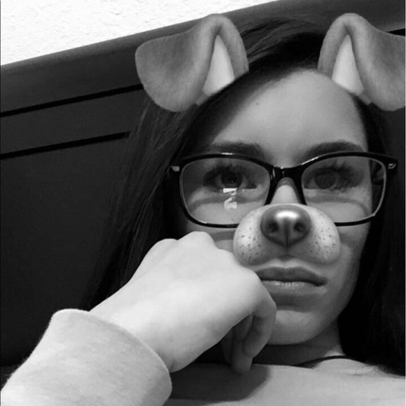 Profile Picture of Brianna Vestal (@briannavestal22) on Poshmark