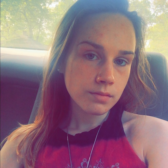 Profile Picture of Brianna Hundley (@brhundl) on Poshmark