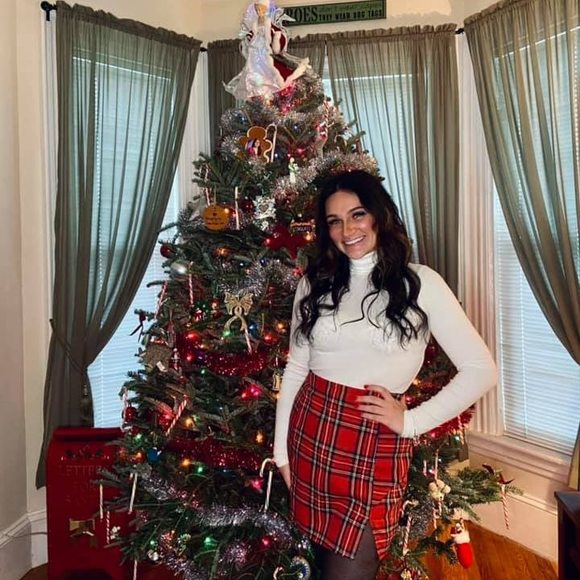 Profile Picture of Amanda Brissette (@abrissette1) on Poshmark