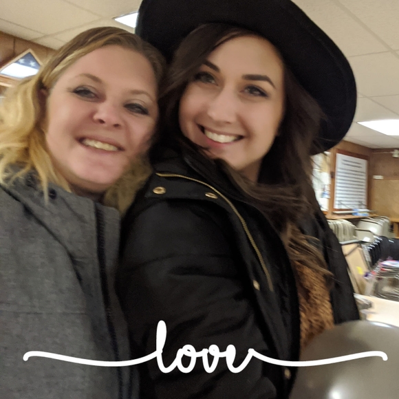 Profile Picture of Ashley Schell (@ashleycollignon) on Poshmark