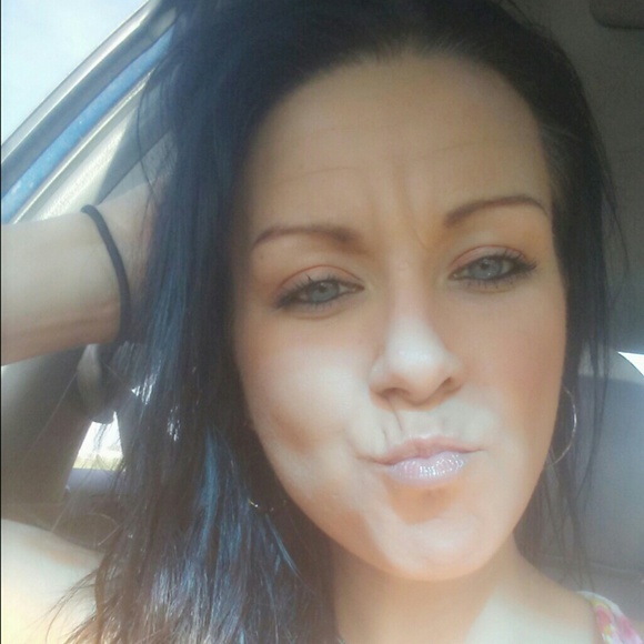 Profile Picture of Shawnna Blatnik (@shaybae316) on Poshmark