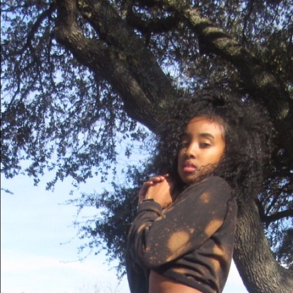 Profile Picture of Beth Gezu (@bethalena1) on Poshmark