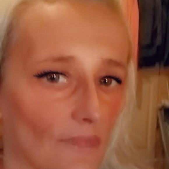 Profile Picture of Christina Hausmann (@chausmann55) on Poshmark