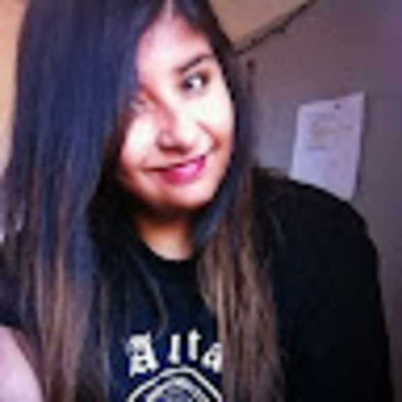 Profile Picture of Jovana Torres (@jovanatorres290) on Poshmark