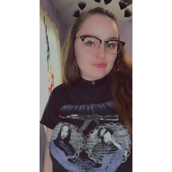 Profile Picture of Alexus Simbeck (@marier1997) on Poshmark