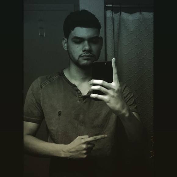 Profile Picture of William Quintero (@warojas98) on Poshmark