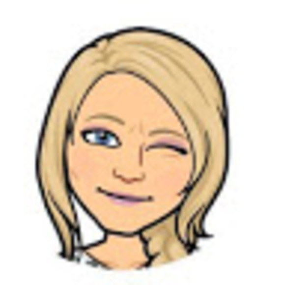 Profile Picture of Nicole Relyea (@nicoler0612) on Poshmark