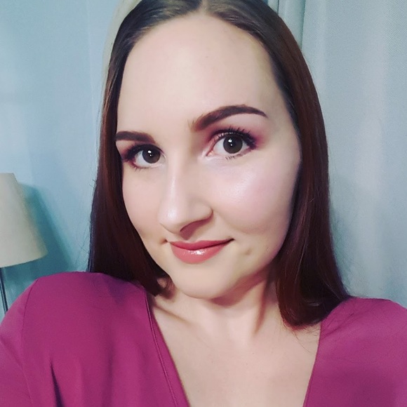 Profile Picture of Alyssa Groot (@lyssalolita) on Poshmark