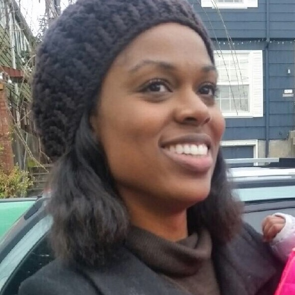 Profile Picture of Rayna Luvert (@rluvert) on Poshmark