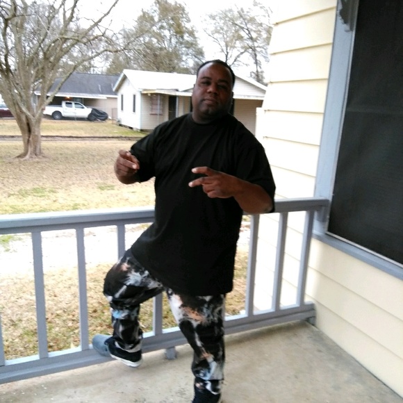 Profile Picture of Leonard Graham (@elnardo357) on Poshmark