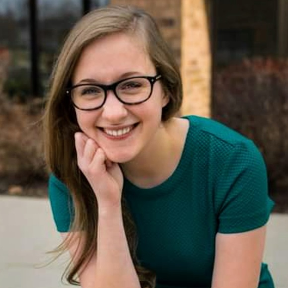 Profile Picture of Anna Pucel (@anpickle) on Poshmark