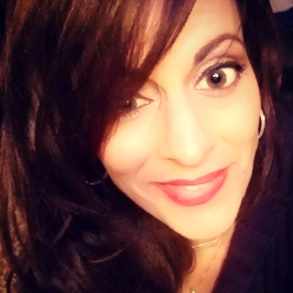 Profile Picture of Robin Crossno (@rlc771) on Poshmark