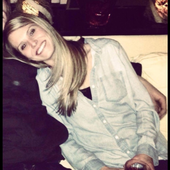 Profile Picture of Amanda Beaufore (@amandab414) on Poshmark