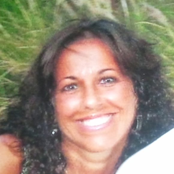 Profile Picture of Norsy Moffo (@nmoffo) on Poshmark