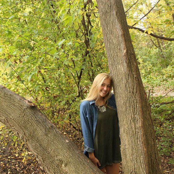 Profile Picture of Mallory Schultz (@malloryy4) on Poshmark