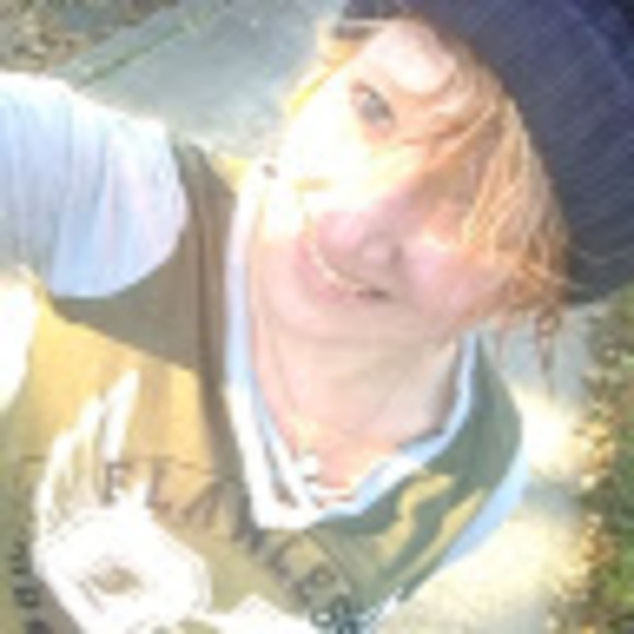 Profile Picture of Trista Phares (@ausername1994) on Poshmark