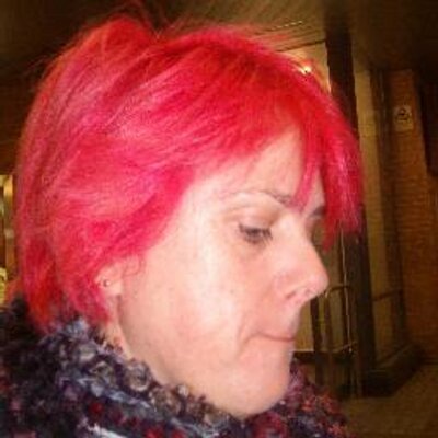 Profile Picture of Helen Schofield (@HedgeRed) on Twitter