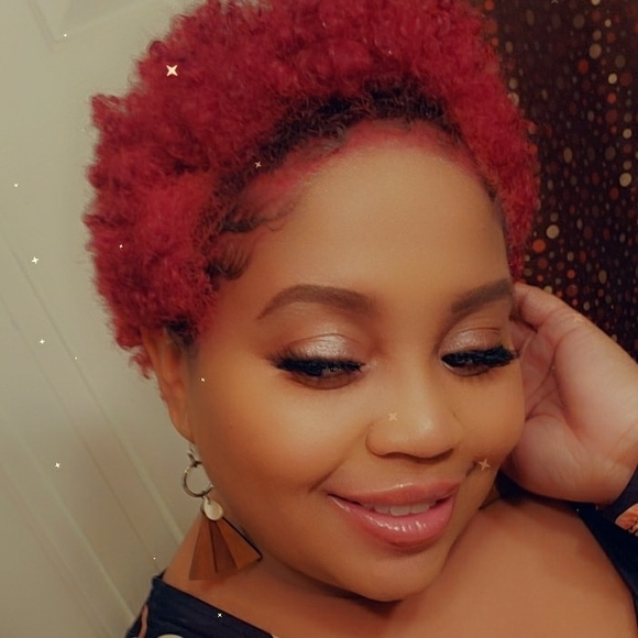 Profile Picture of Tonya Booker (@tbooker33) on Poshmark