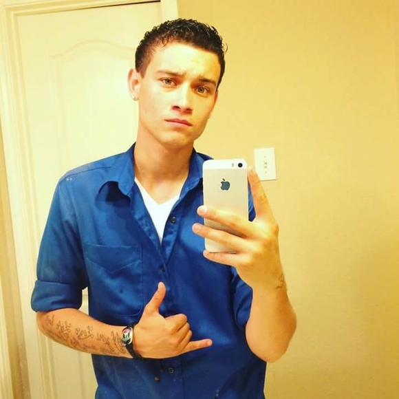 Profile Picture of Reyes Perez (@perez210) on Poshmark