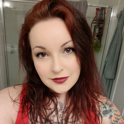 Lora Hartog - Twitter Profile Picture of Lora Hartog (@LoraLoe) on Twitter