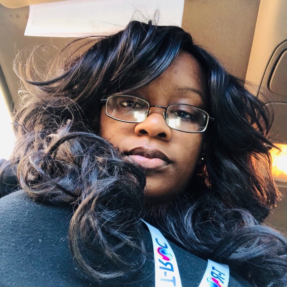 Profile Picture of Bianca Boston (@beeboston89) on Poshmark