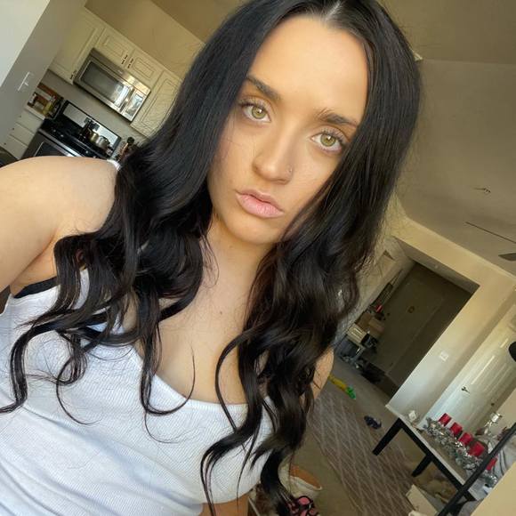 Profile Picture of Kimberly Canellos (@kcanellos) on Poshmark