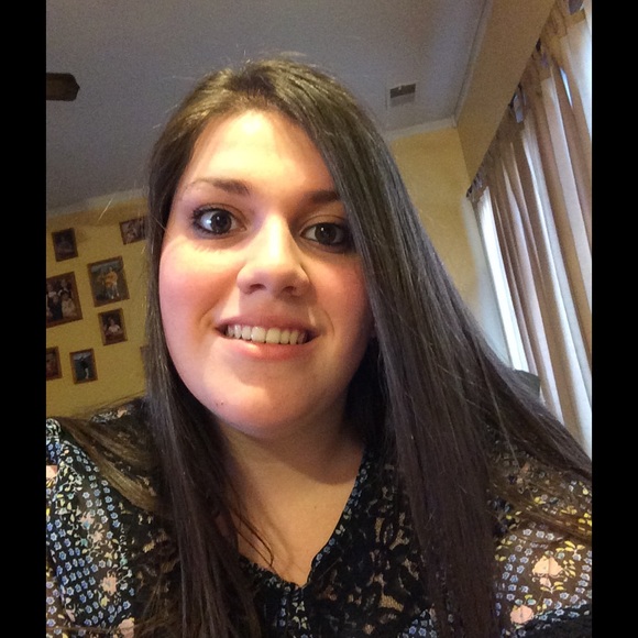 Profile Picture of Jessica Solomon (@nomolosacissej) on Poshmark