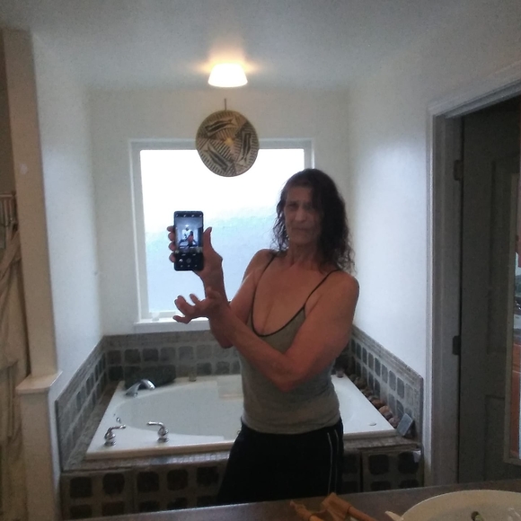 Profile Picture of Christine Kroesser (@ckroesser) on Poshmark