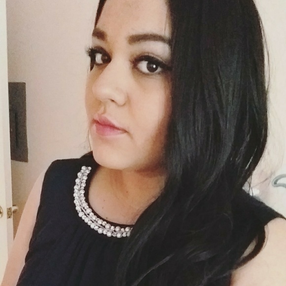 Profile Picture of Lily Badii (@roxana609) on Poshmark