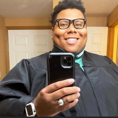 Profile Picture of Matthew J. Warfield (@PrincelyManner) on Twitter