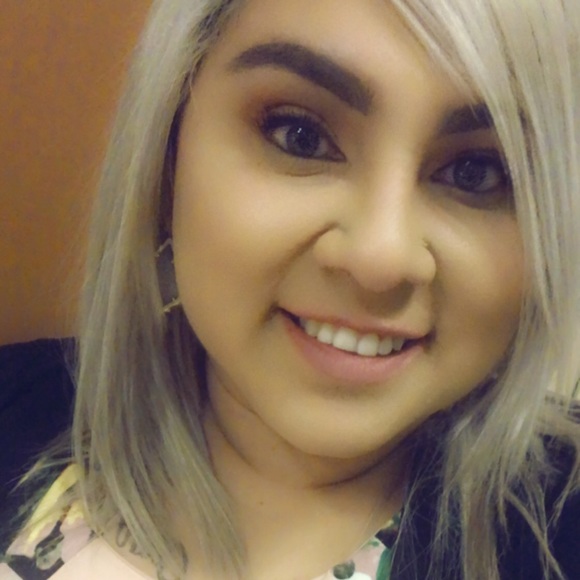 Profile Picture of Cristal Perez (@cperez12809) on Poshmark