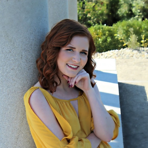 Profile Picture of Halle Catlow (@hcatlow) on Poshmark