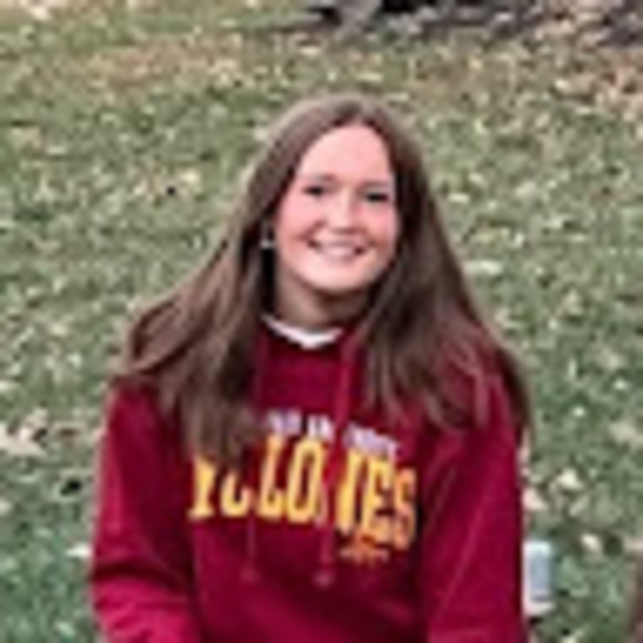 Profile Picture of Brenna Lucht (@brennamlucht) on Poshmark
