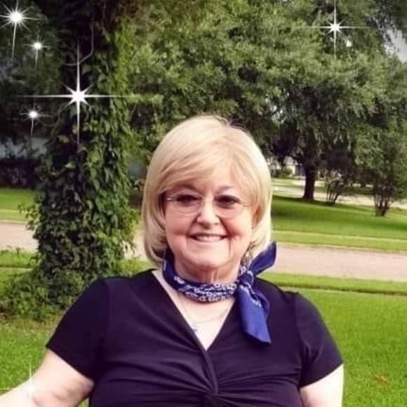 Profile Picture of Debra Willis (@debrawillis140) on Poshmark
