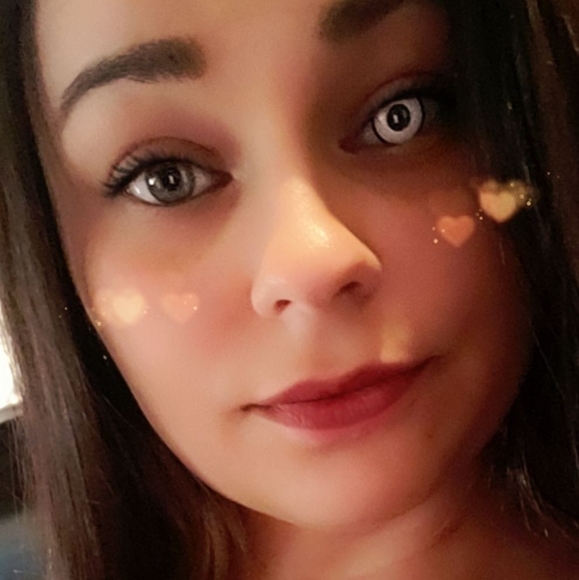 Profile Picture of Kimmie Holden (@kimmieholden) on Poshmark