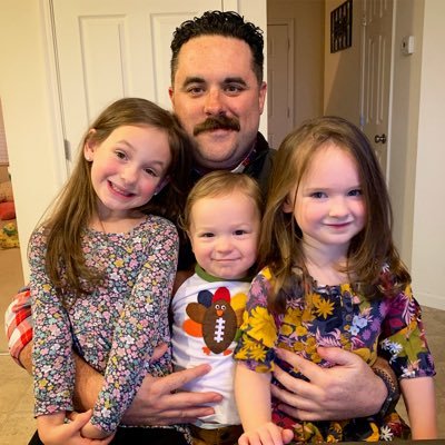 Profile Picture of Sean McLernon (@SeanPatrickMac) on Twitter