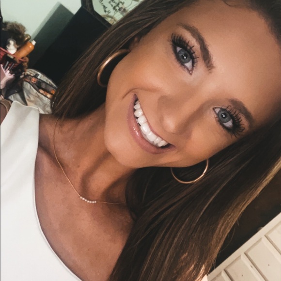 Profile Picture of Alyssa Ball (@alyssaball) on Poshmark