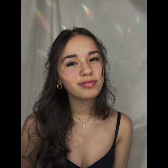 Profile Picture of Madison Nadeau (@madison_nadeau) on Poshmark